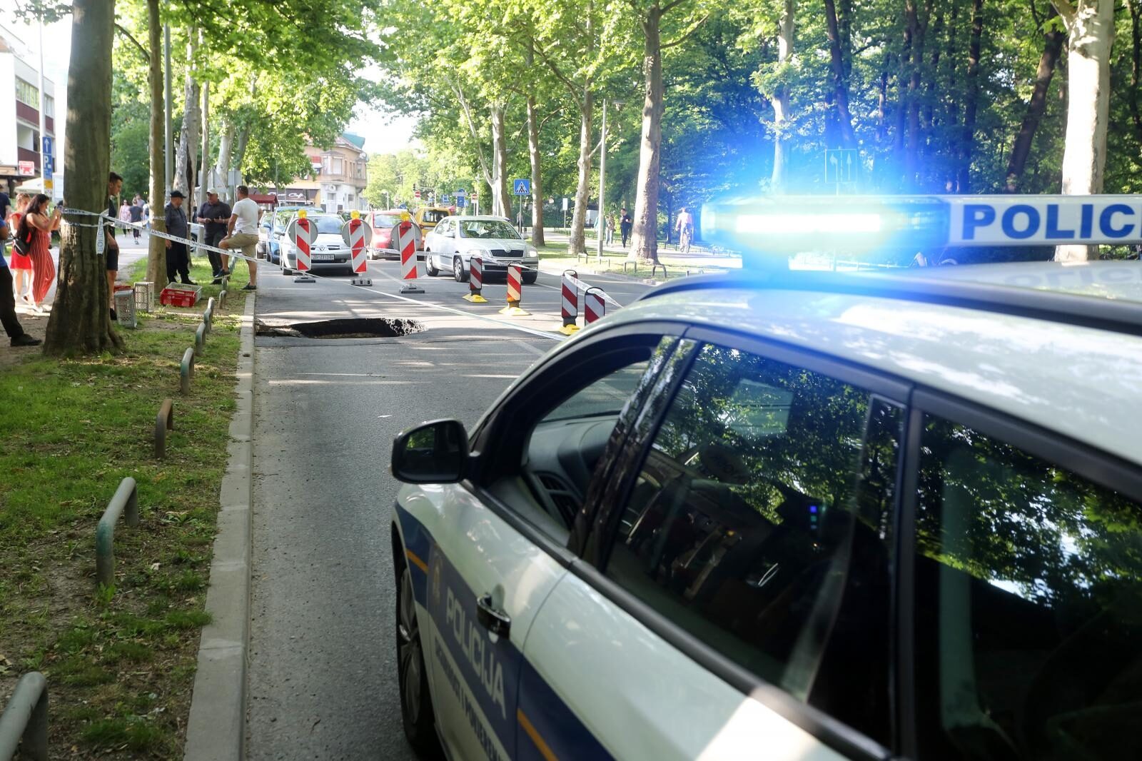 Zagreb: Na Bukovačkoj cesti otvorila se ogromna rupa