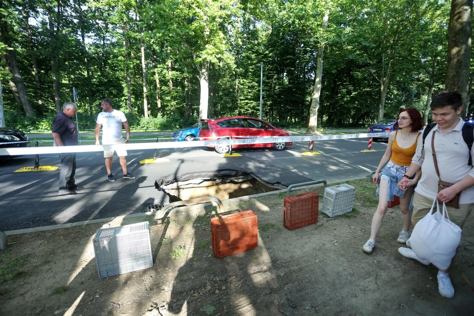 Zagreb: Na Bukovačkoj cesti otvorila se ogromna rupa