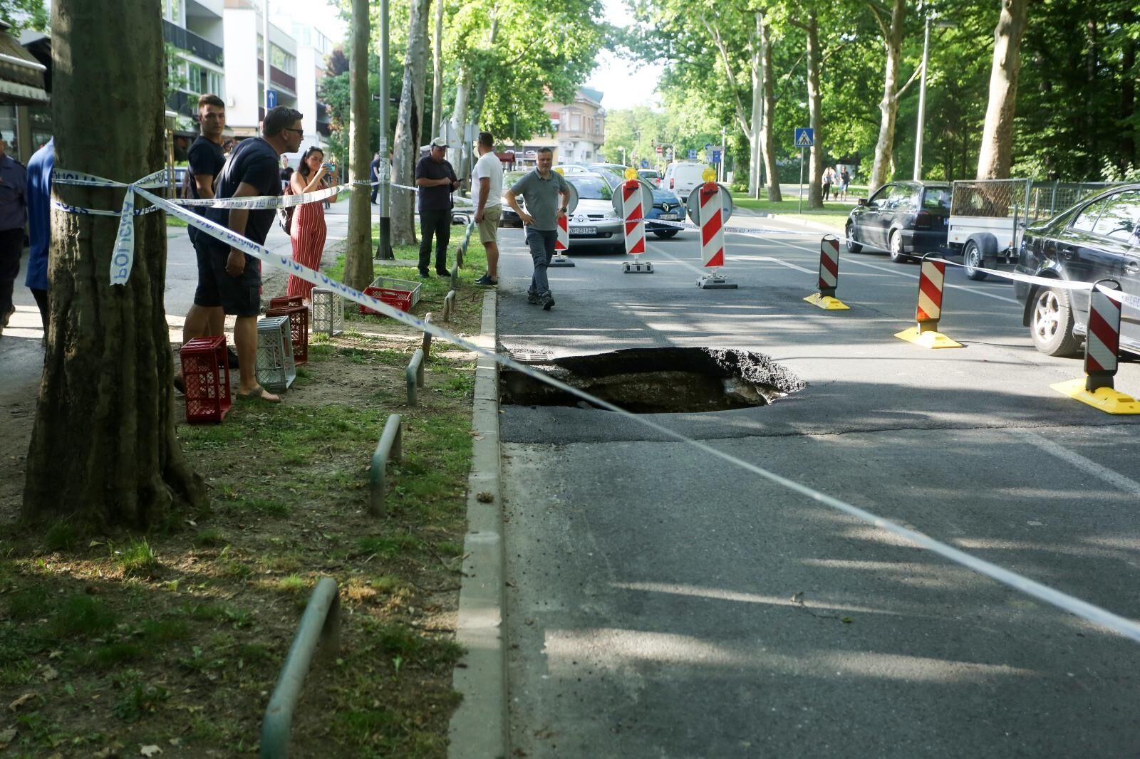 Zagreb: Na Bukovačkoj cesti otvorila se ogromna rupa