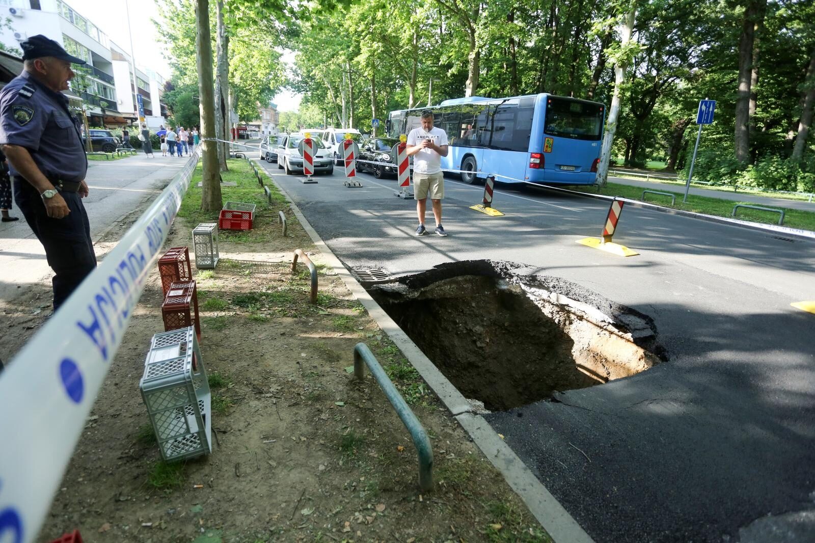 Zagreb: Na Bukovačkoj cesti otvorila se ogromna rupa