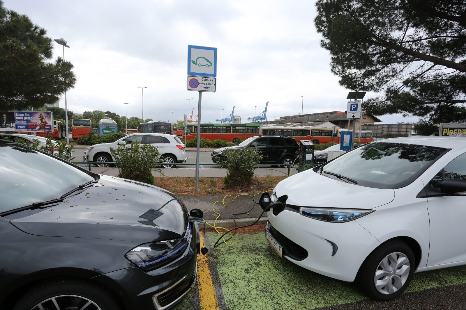 Električna vozila na punionici