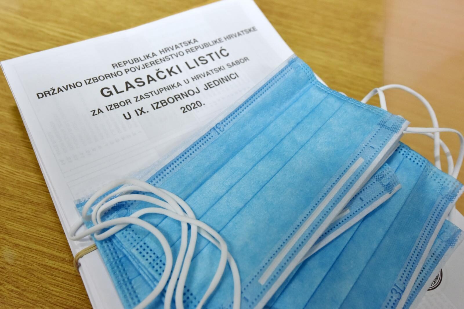 Šibenik: Građani od ranog jutra počeli izlaziti na birališta