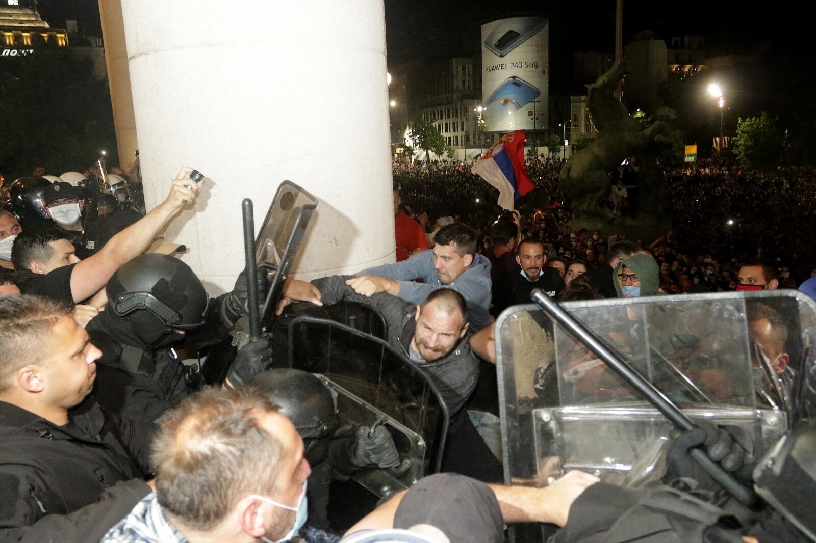 Citizens protest in front of the Serbian Parliament due to the announced measures in the fight against the coronavirus.Protest gradjana isped Skupstine Srbije zbog najavljenih mera u borbi protiv korone.