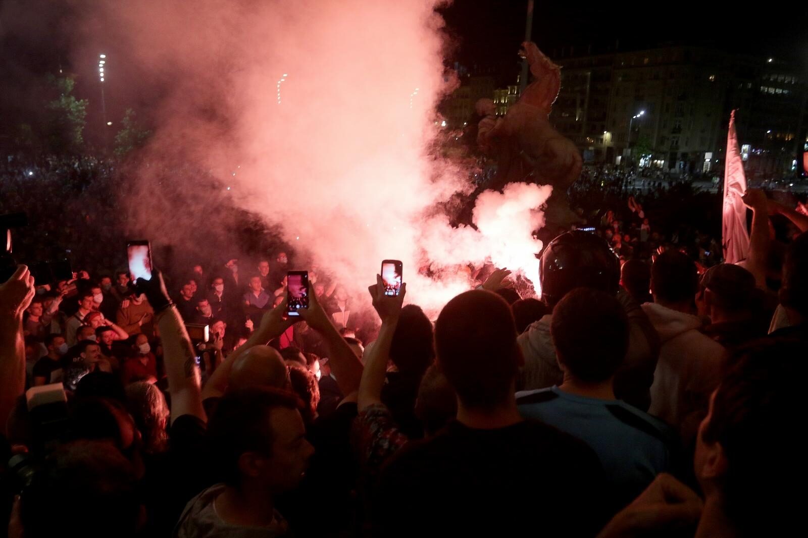 Citizens protest in front of the Serbian Parliament due to the announced measures in the fight against the coronavirus.Protest gradjana isped Skupstine Srbije zbog najavljenih mera u borbi protiv korone.