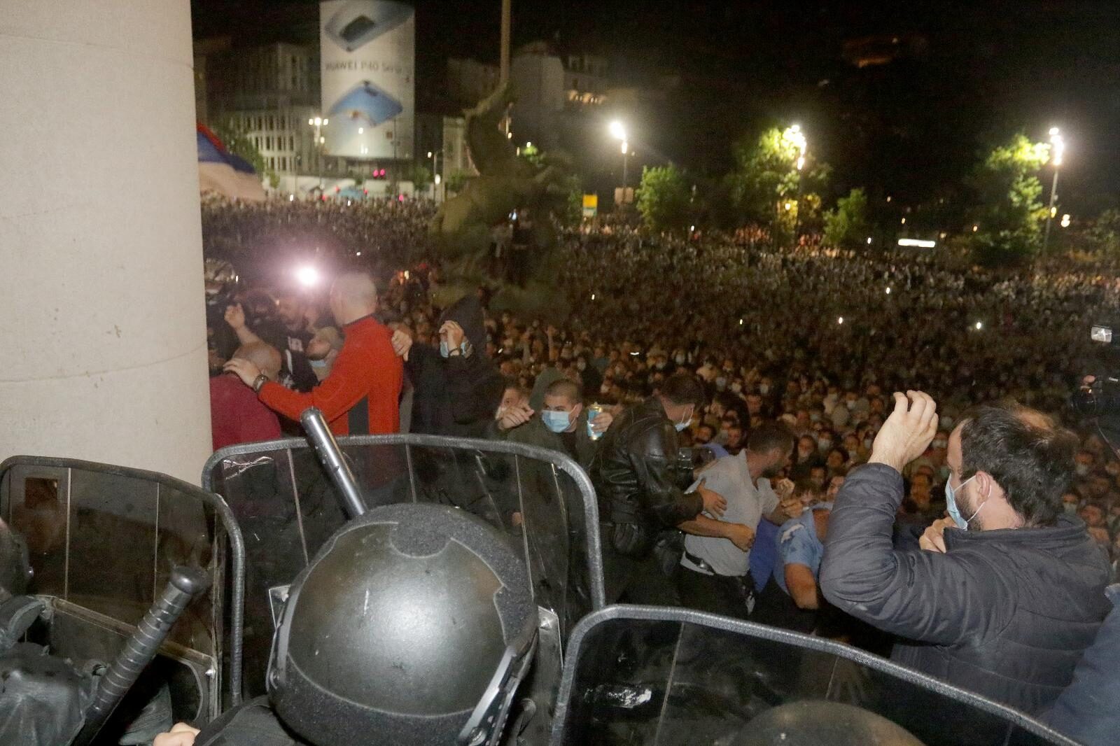 Citizens protest in front of the Serbian Parliament due to the announced measures in the fight against the coronavirus.Protest gradjana isped Skupstine Srbije zbog najavljenih mera u borbi protiv korone.