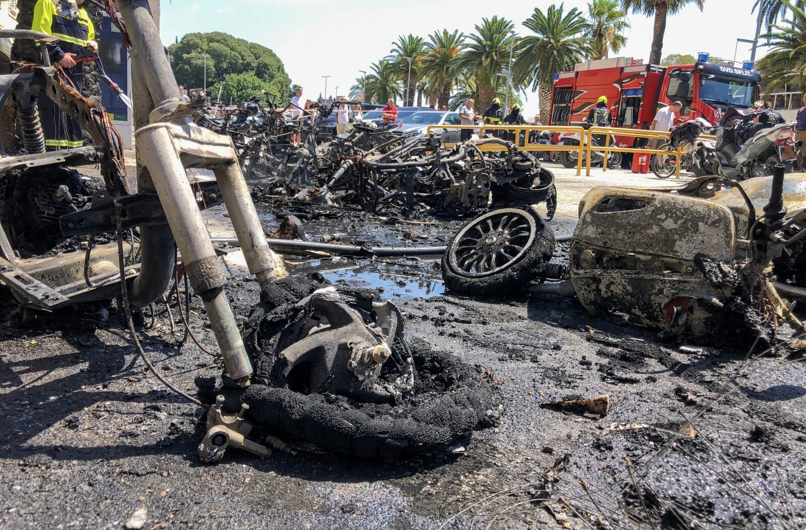 Split: Na Rivi se zapalilo desetak motocikala