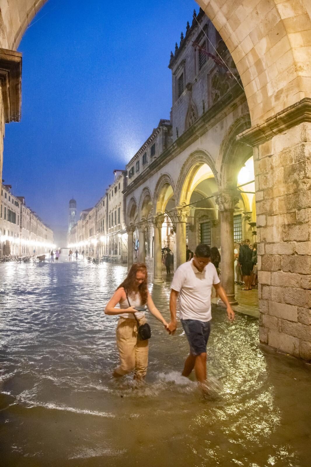 Stradun u Dubrovniku nakon obilne kiše postao kupalište