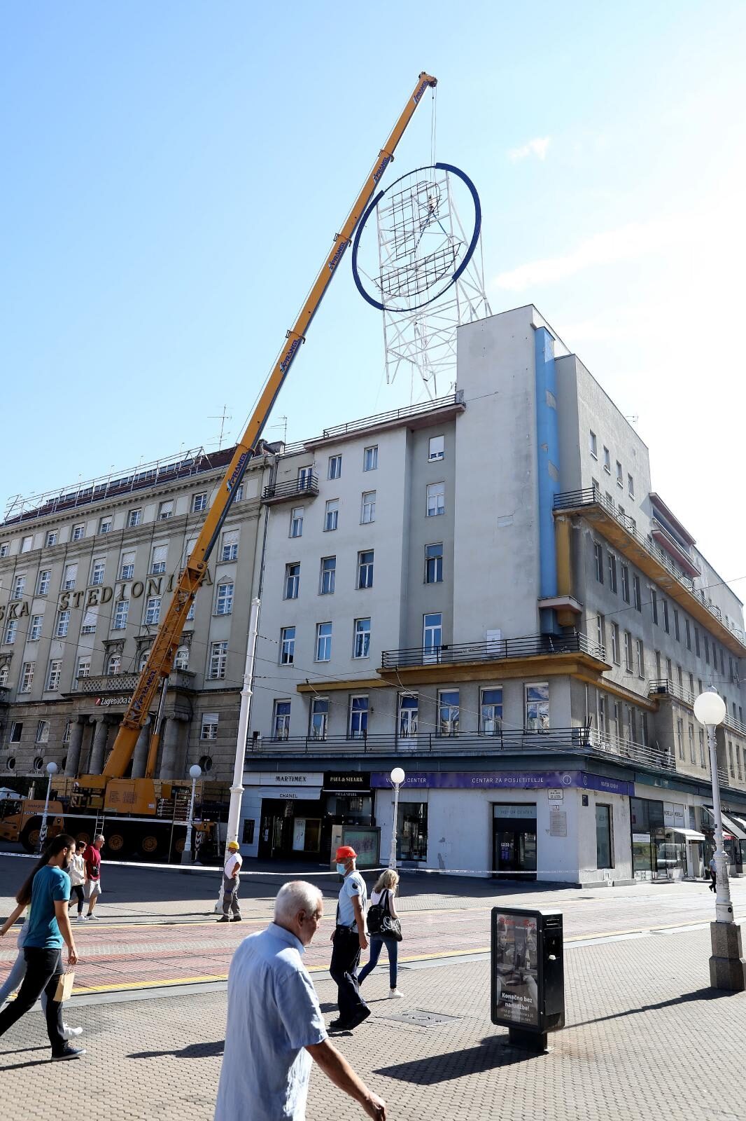 Zagreb: Reklama Plive nakon dugo godina uklonjena s glavnog gradskog Trga