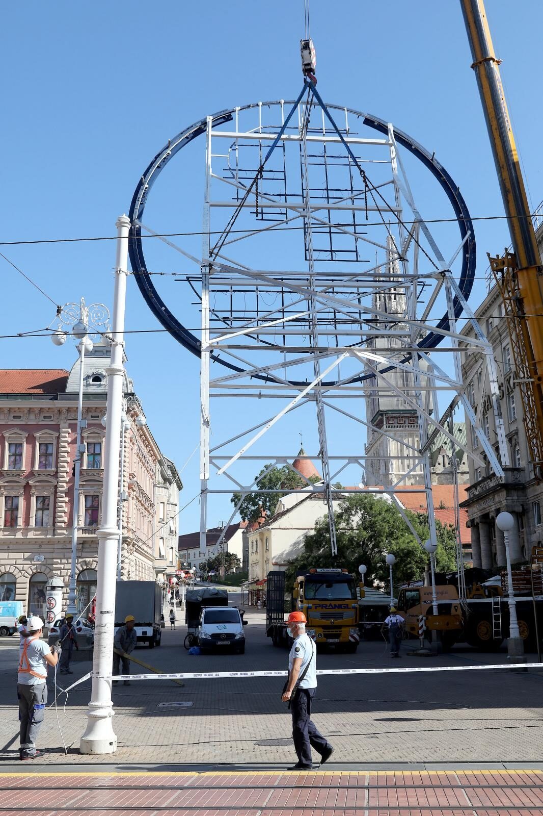 Zagreb: Reklama Plive nakon dugo godina uklonjena s glavnog gradskog Trga