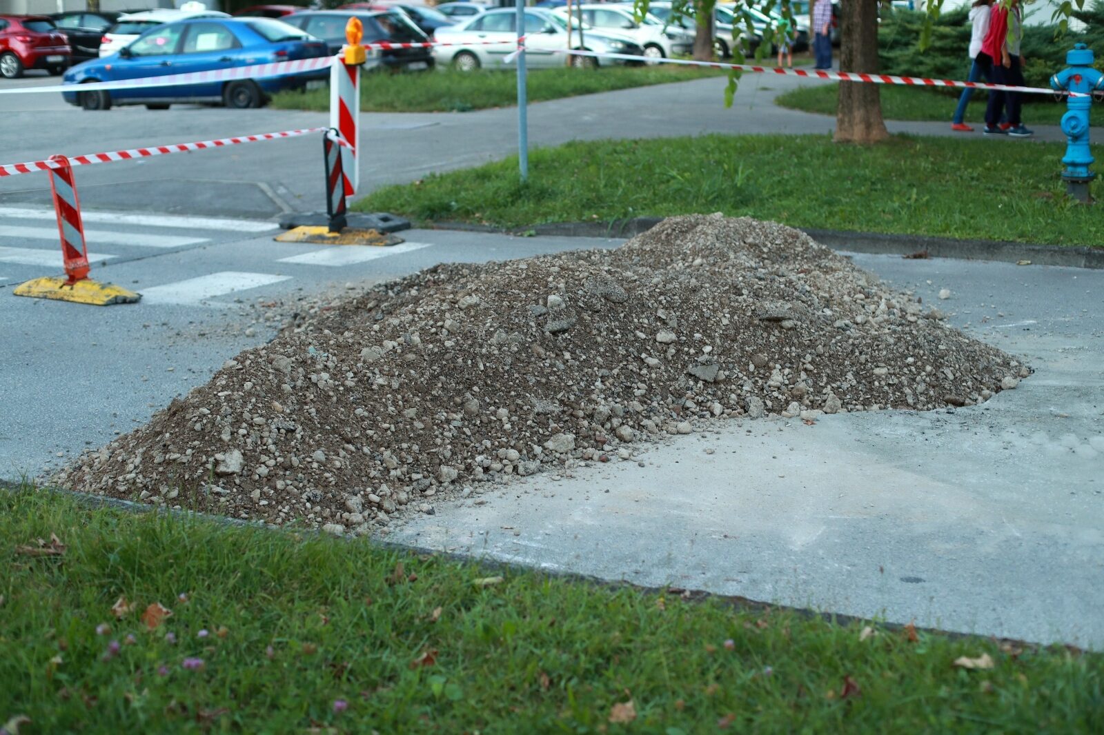 Zagreb: Zbog rupe koja se otvorila, cesta na Malešnici je zatvorena za promet