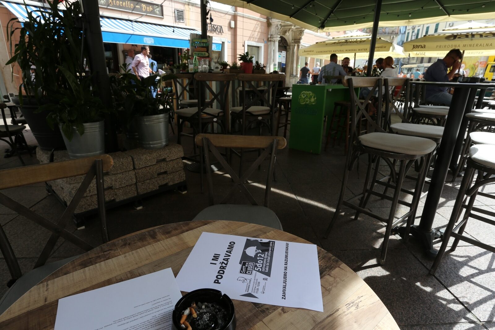 Rijeka: Ugostitelji u znak prosvjeda na sat vremena nisu posluživali goste u lokalu