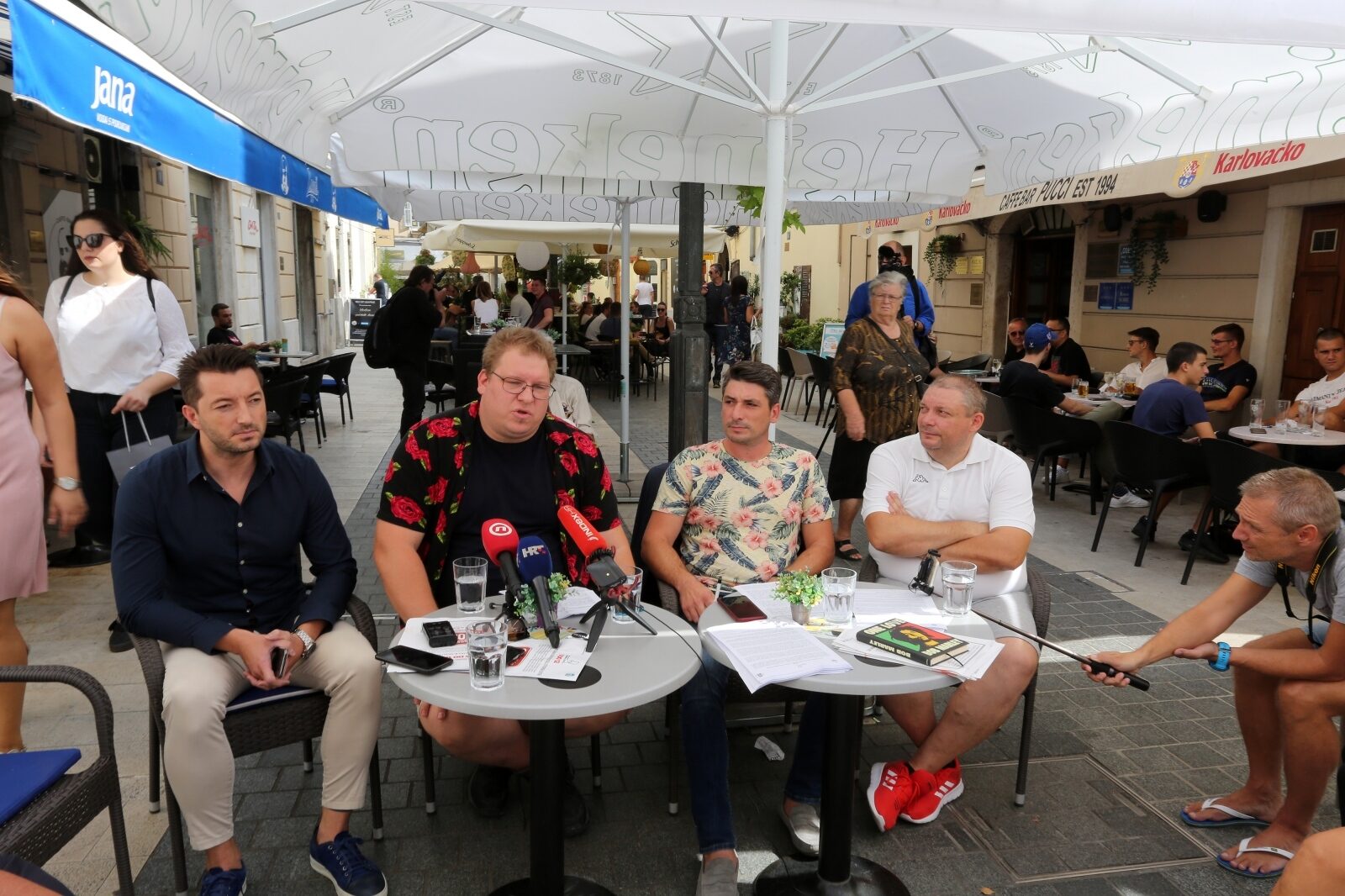 Rijeka: Ugostitelji u znak prosvjeda na sat vremena nisu posluživali goste u lokalu