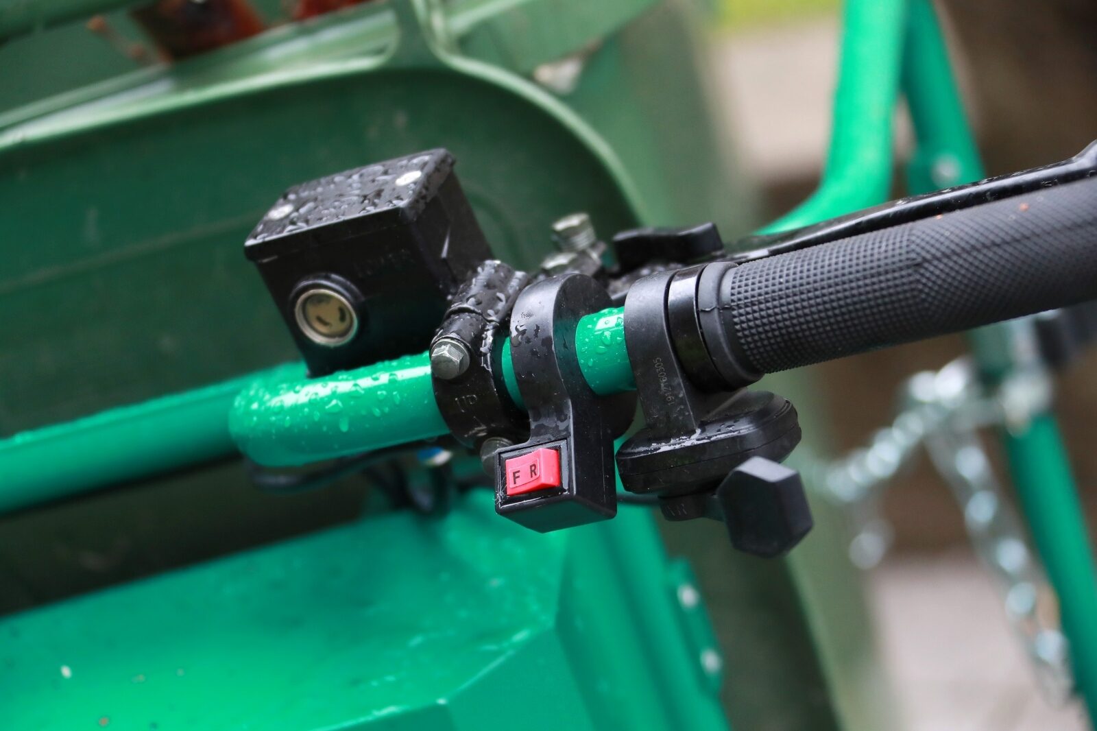 Zagreb: Radnici Čistoće dobili električni bicikl s kantom