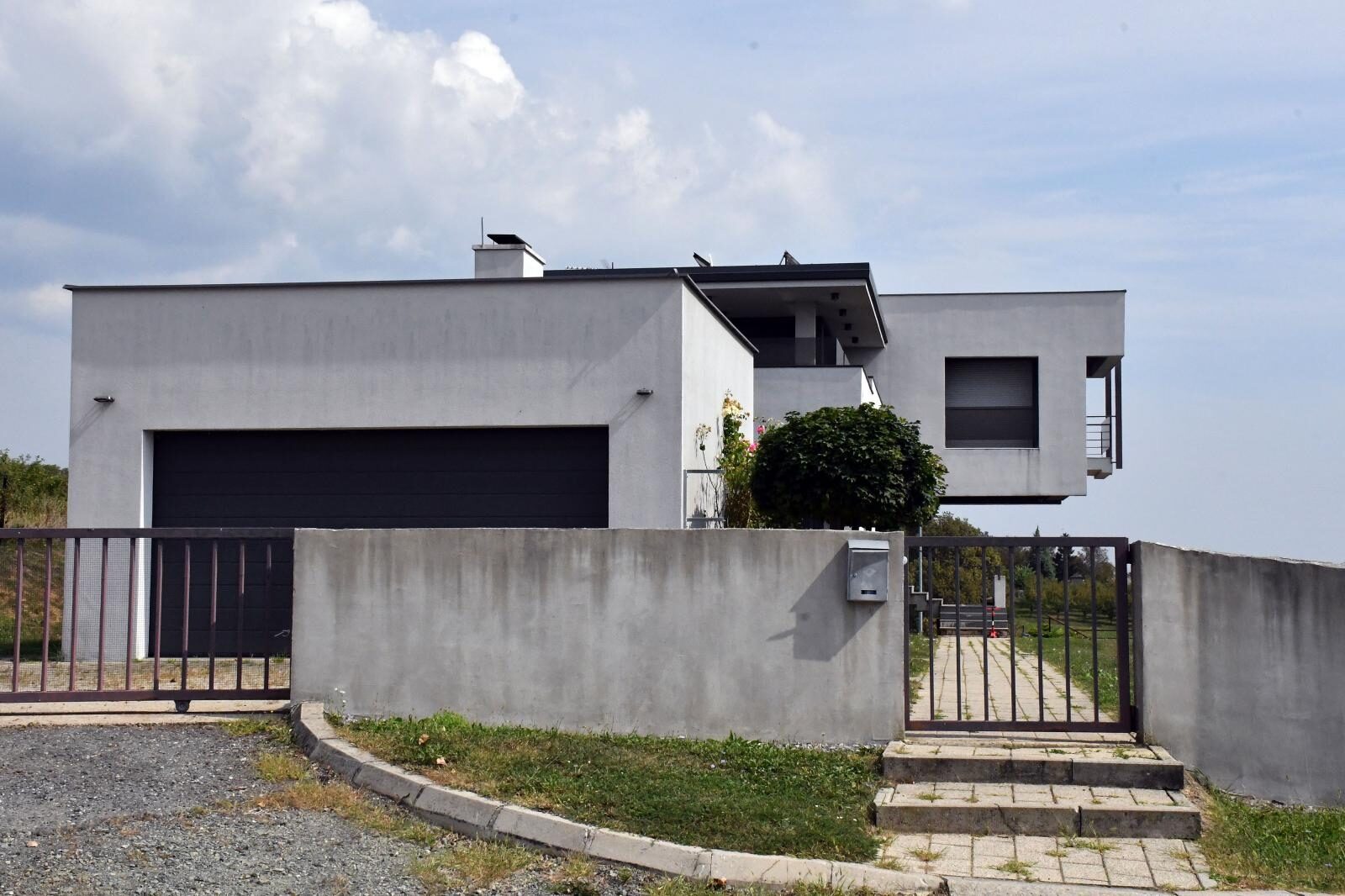 Nova Gradiška: Luksuzna obiteljska kuća osumnjičenog gradonačelnika Vinka Grgića