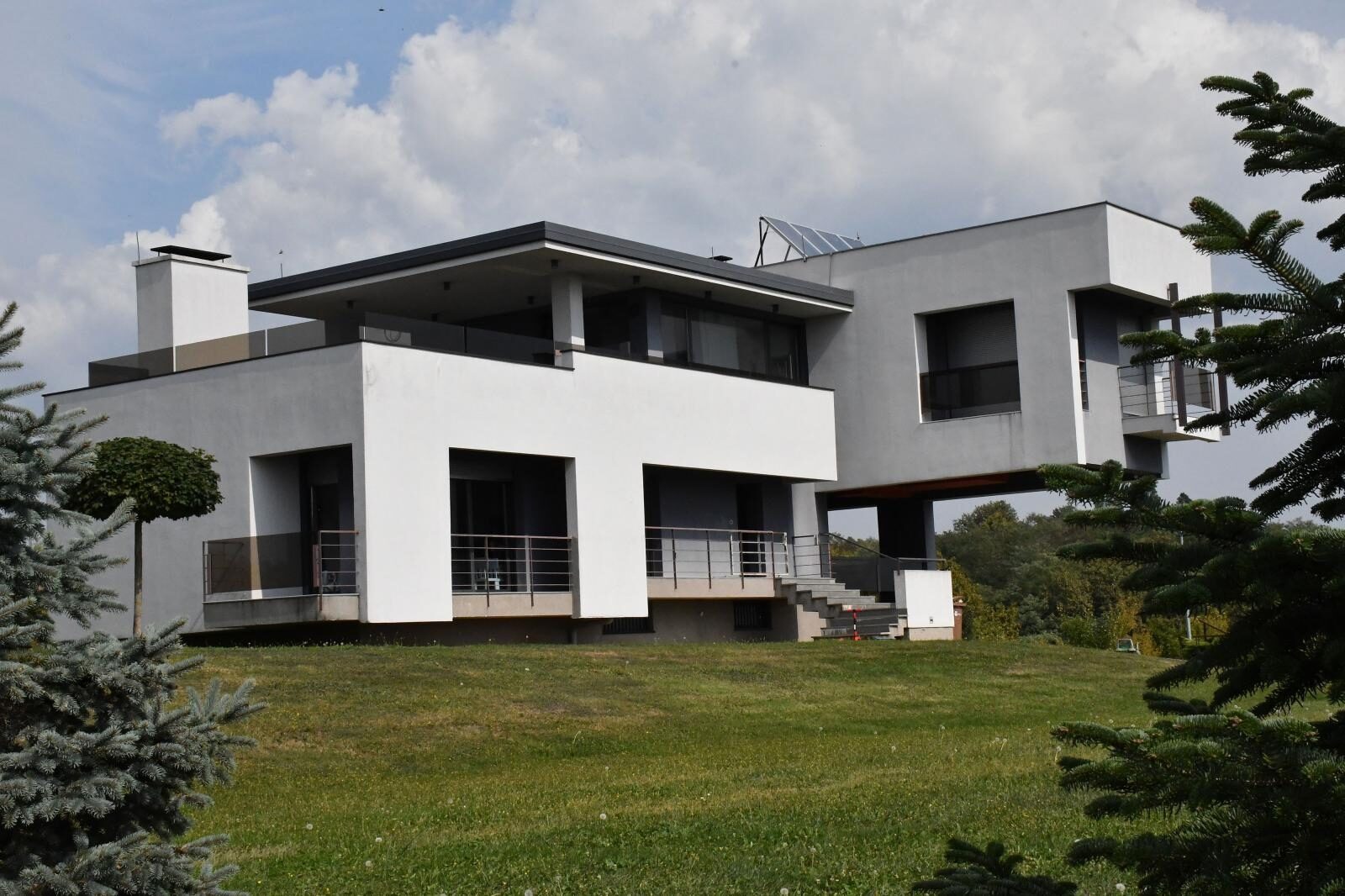 Nova Gradiška: Luksuzna obiteljska kuća osumnjičenog gradonačelnika Vinka Grgića