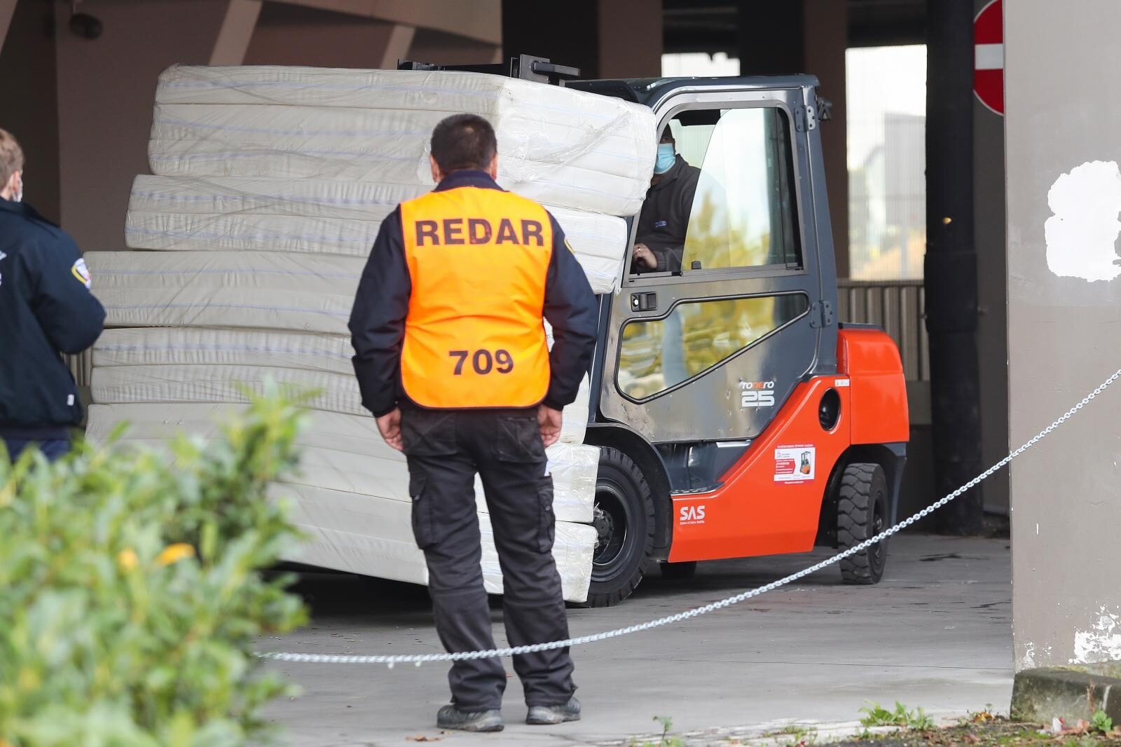 Zagreb: Postavljanje kreveta u Areni za oboljele od covida-19