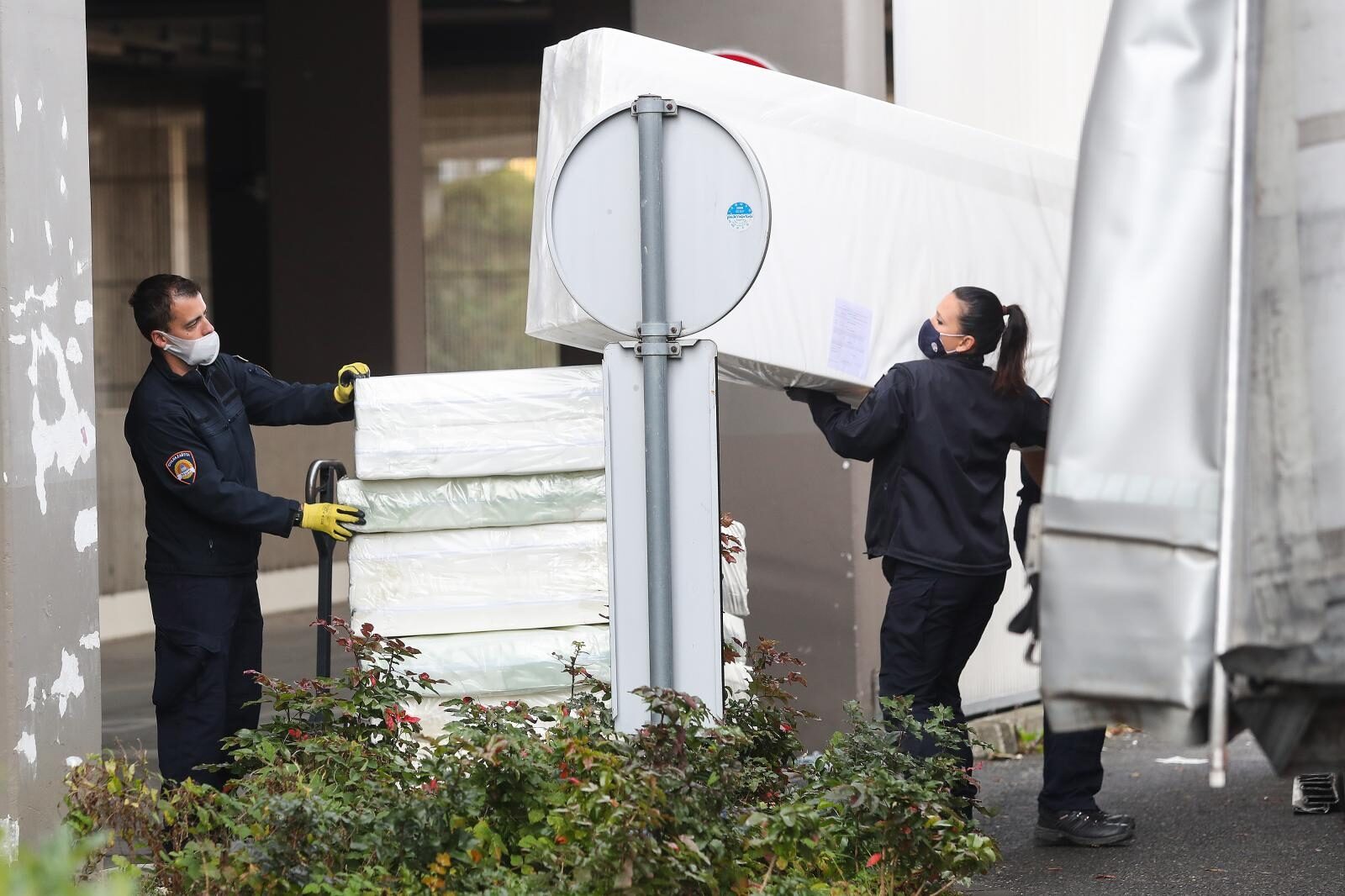 Zagreb: Postavljanje kreveta u Areni za oboljele od covida-19