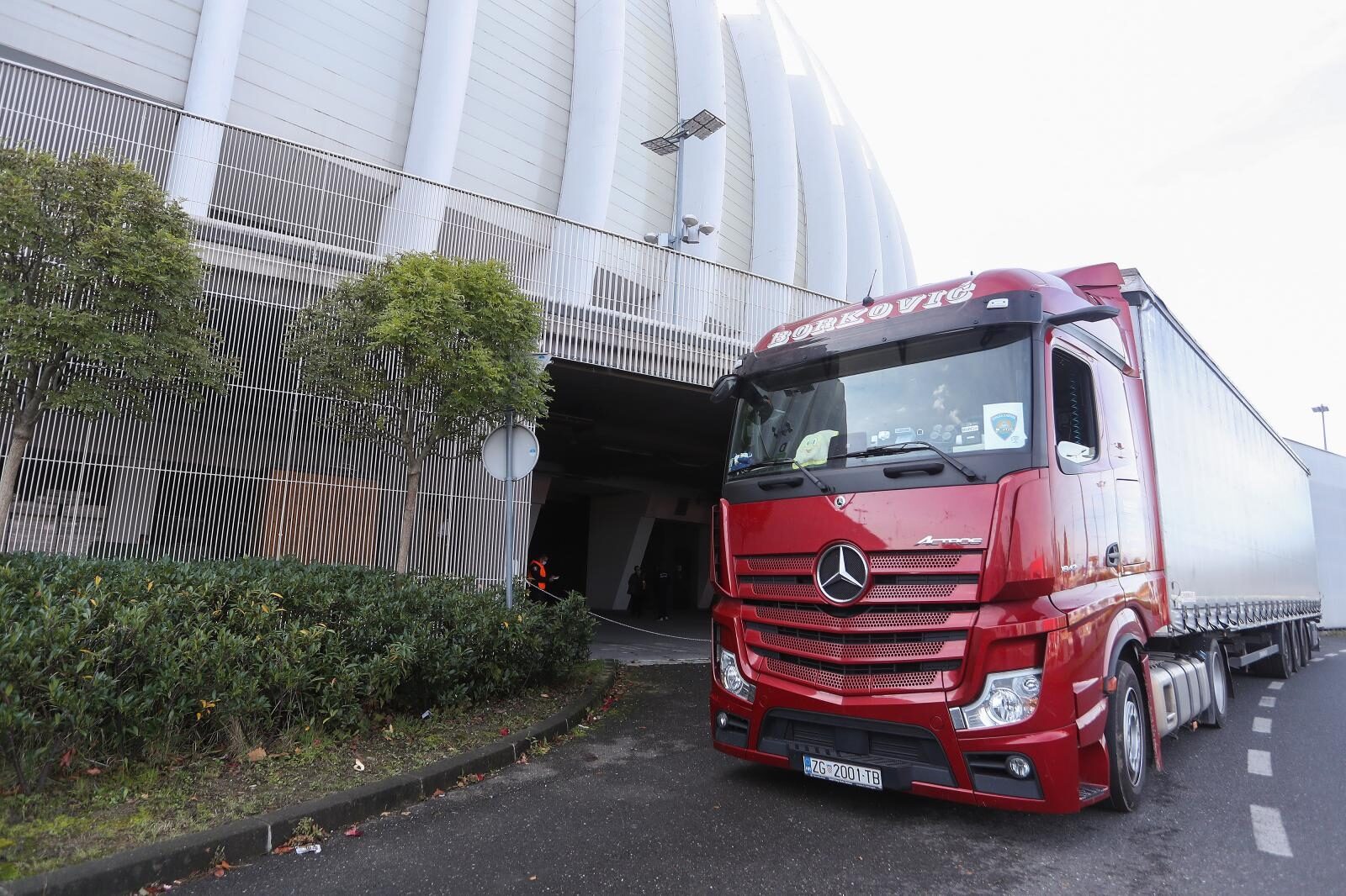 Zagreb: Postavljanje kreveta u Areni za oboljele od covida-19
