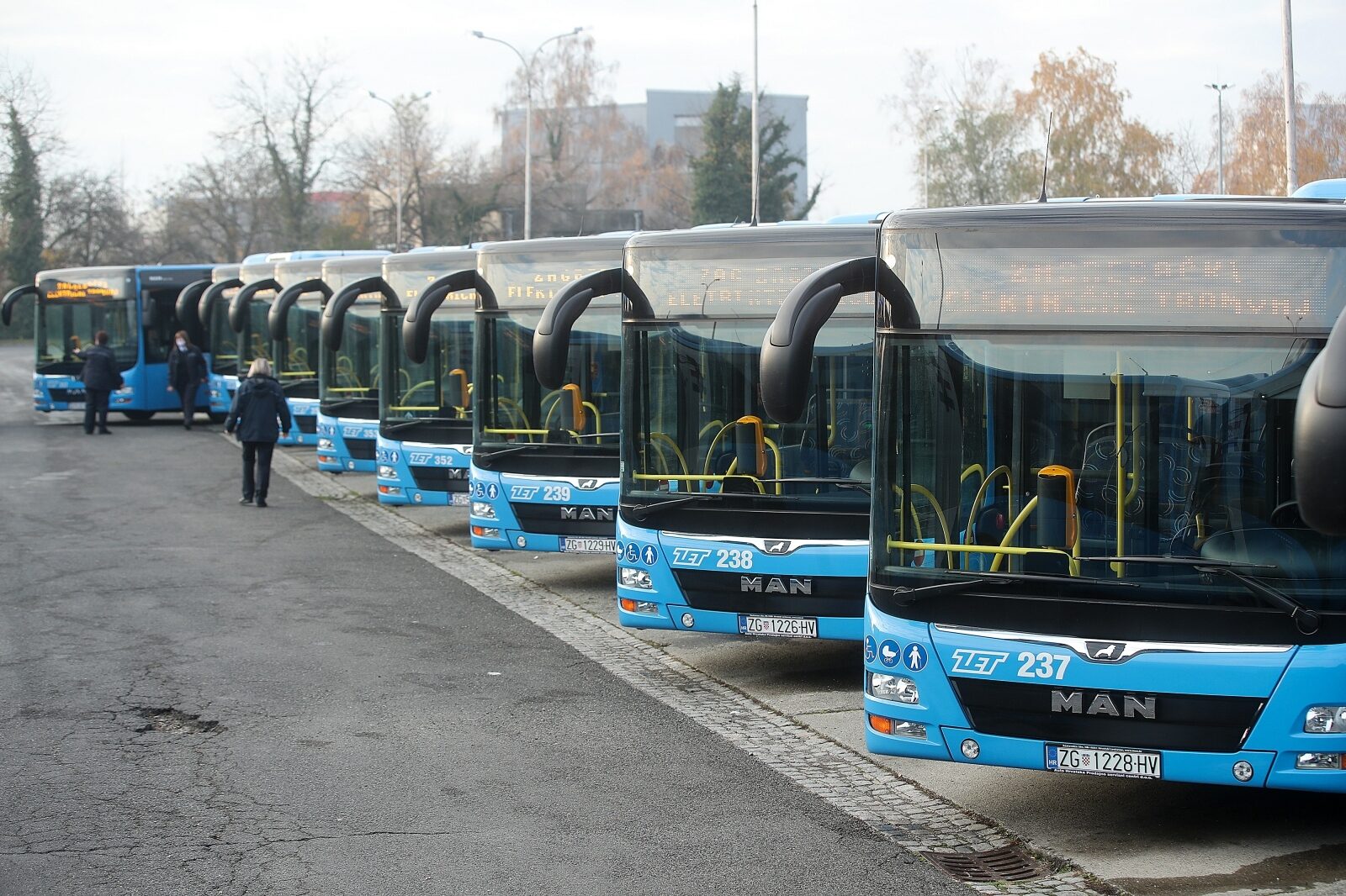 Zagreb: Gradonačelnik Bandić i ZET predstavili novih sedam autobusa