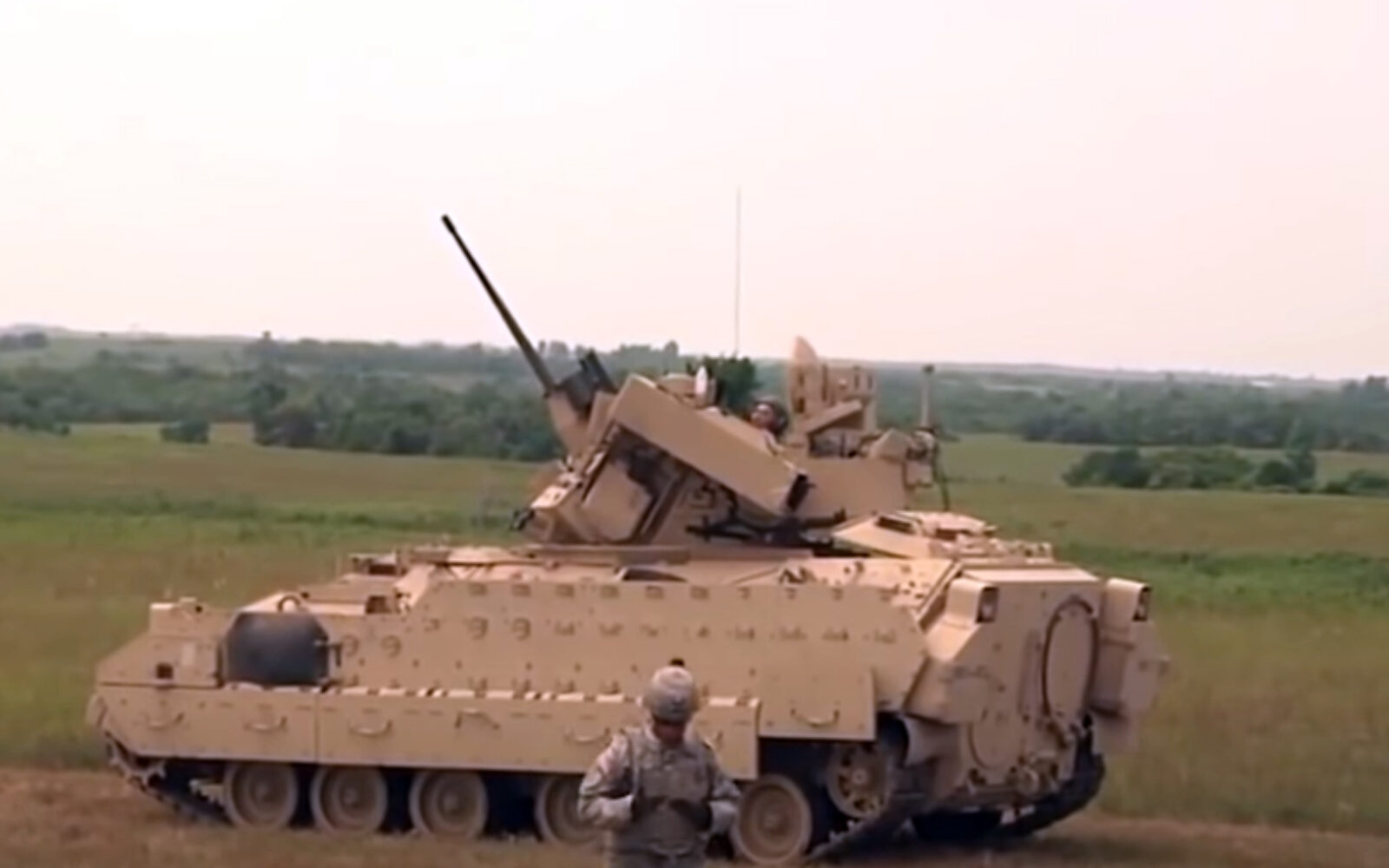 убийца бмп. бмп bradley m3. бой бмп 3 и брэдли. бой бмп 3 и брэдли. бмп m2a4 bradley.