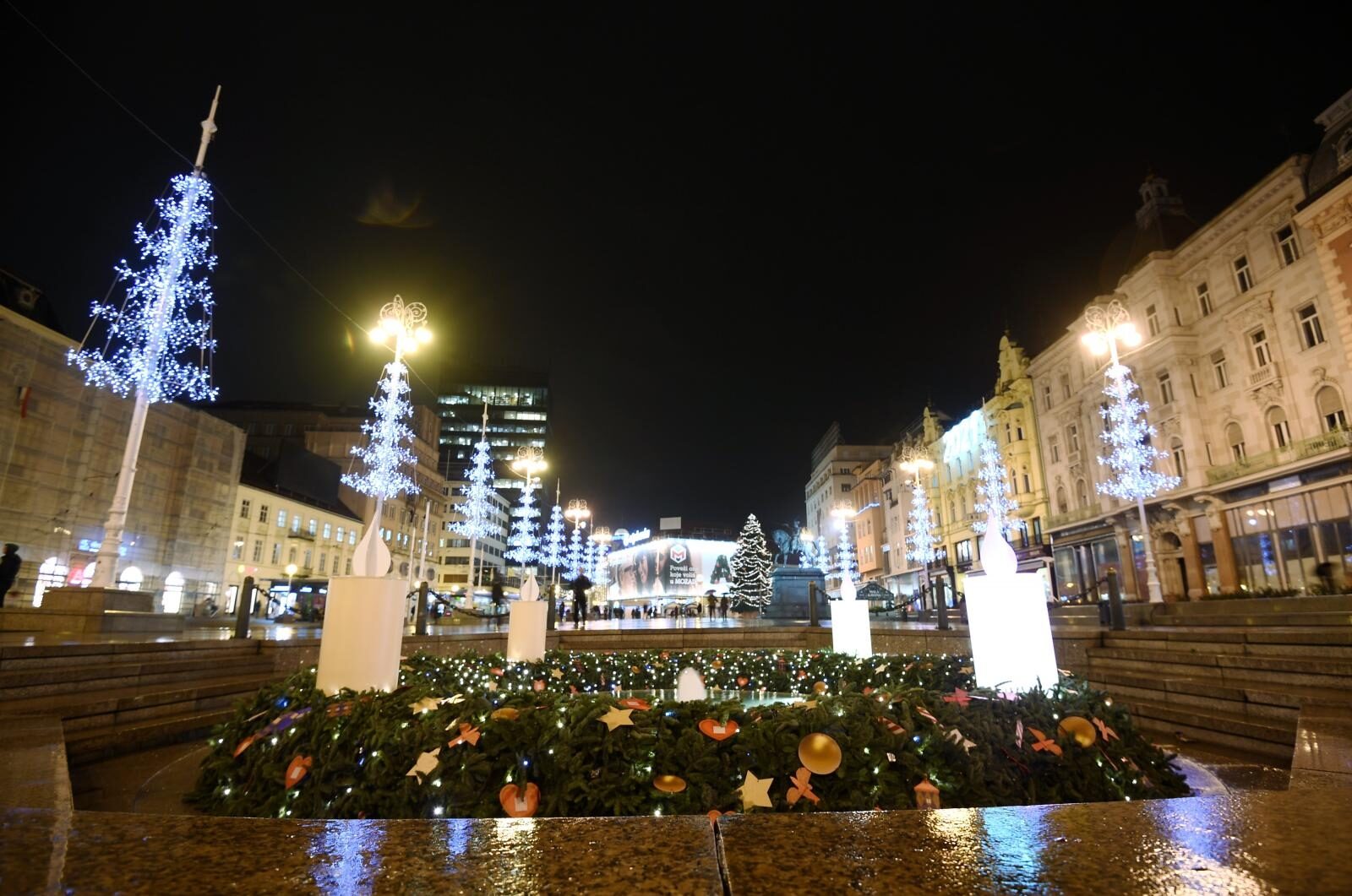 Advent u Zagrebu kakav nikada nije bio - ukrašene i puste ulice