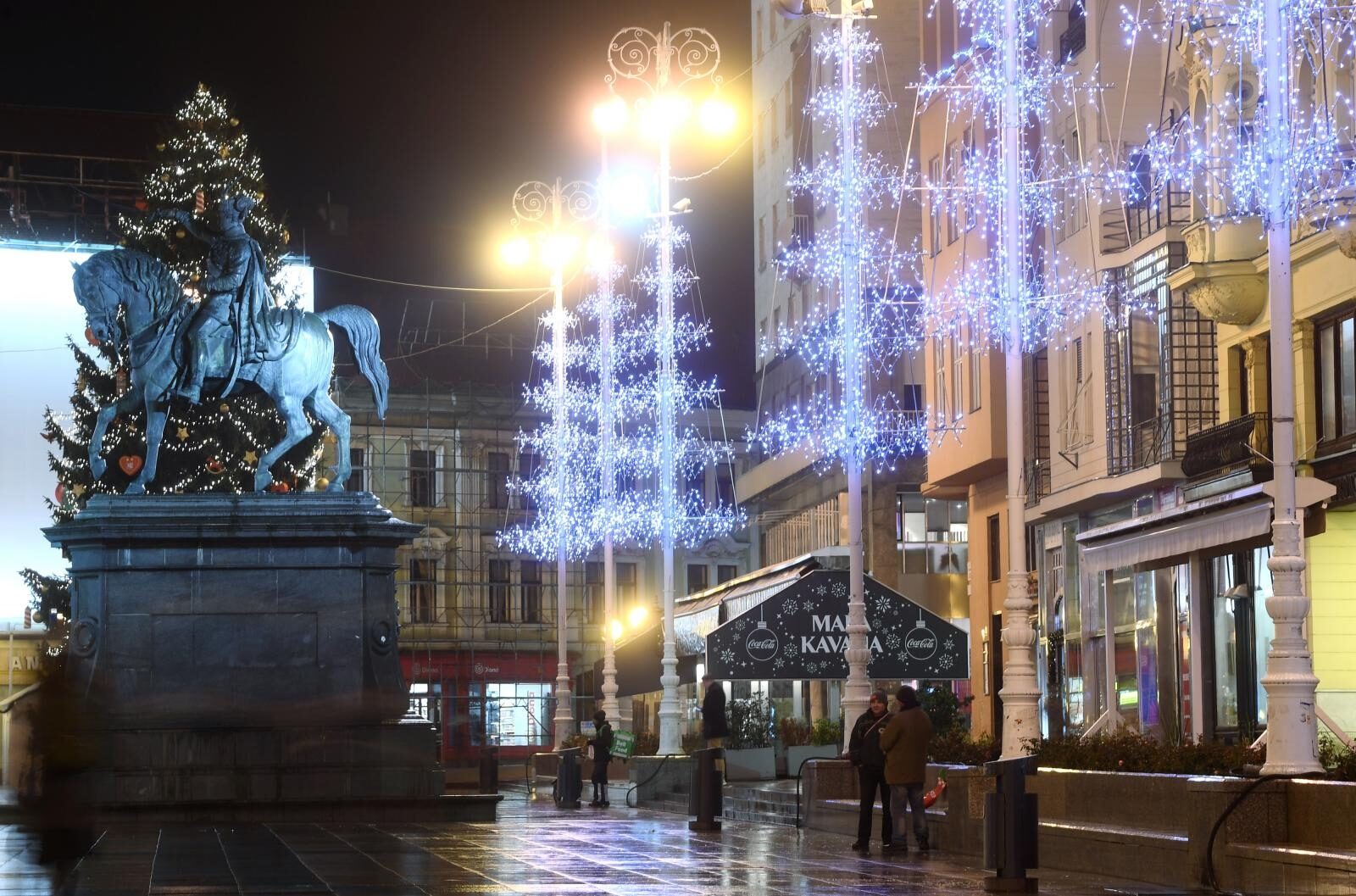Advent u Zagrebu kakav nikada nije bio - ukrašene i puste ulice