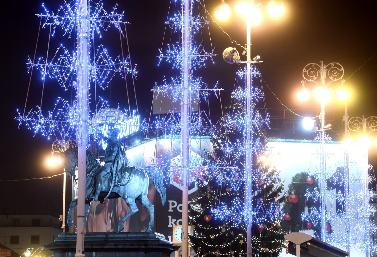 Advent u Zagrebu kakav nikada nije bio - ukrašene i puste ulice