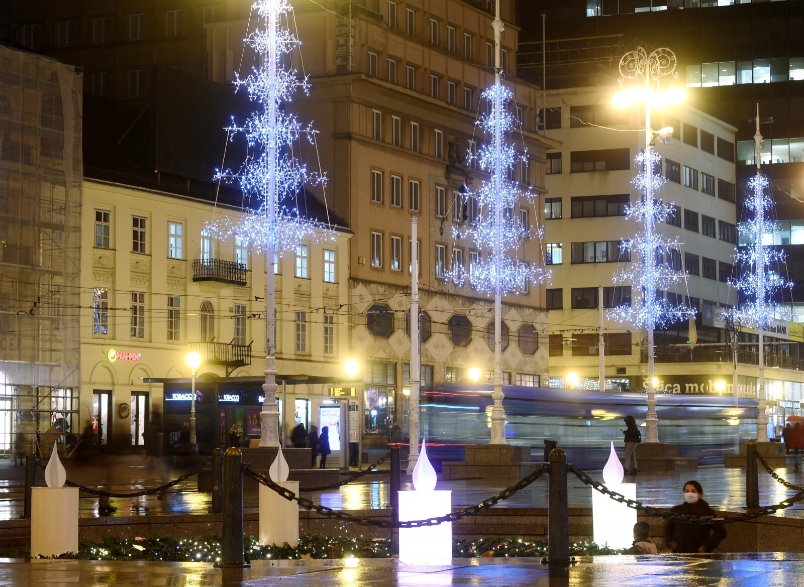 Advent u Zagrebu kakav nikada nije bio - ukrašene i puste ulice