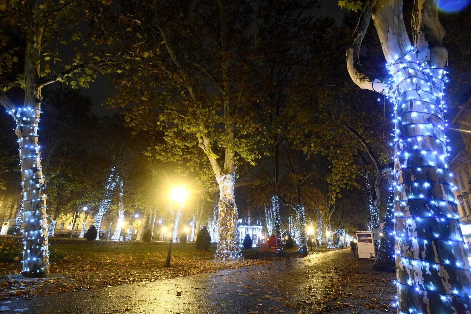 Advent u Zagrebu kakav nikada nije bio - ukrašene i puste ulice