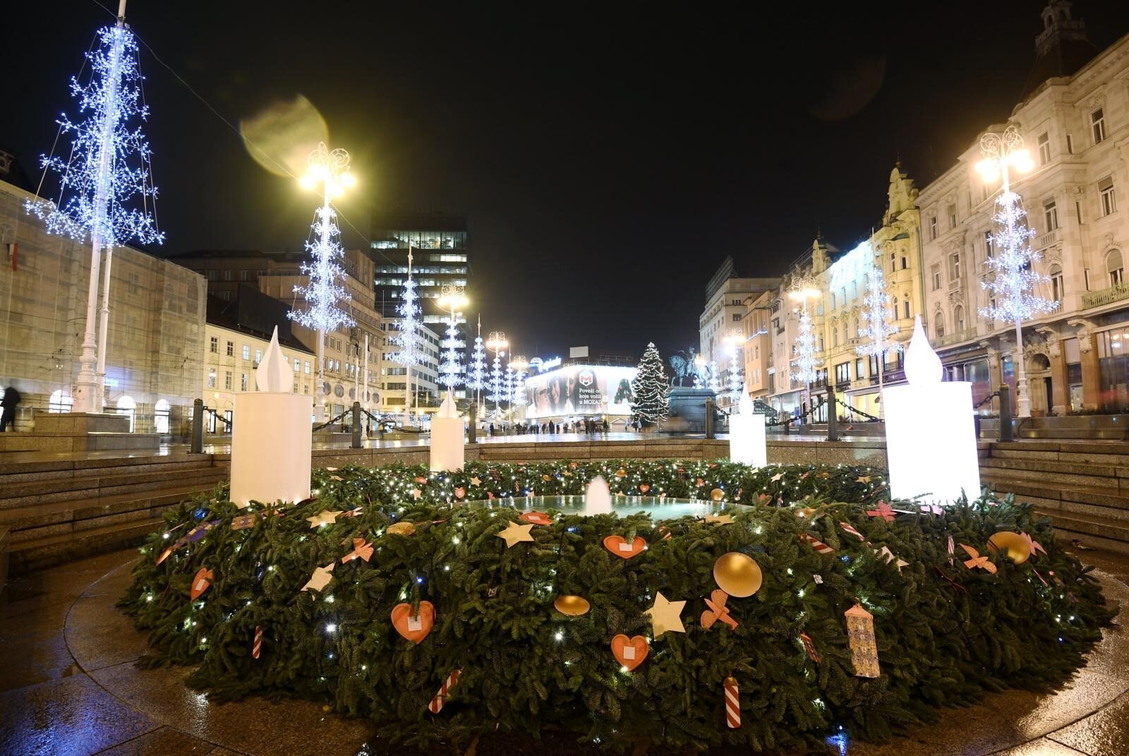 Advent u Zagrebu kakav nikada nije bio - ukrašene i puste ulice