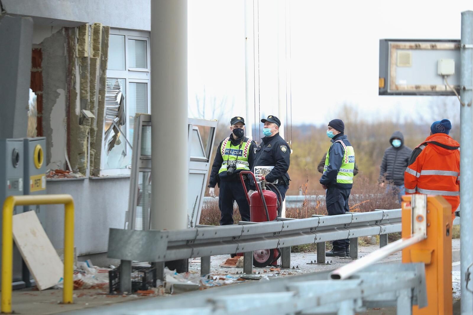 Kod naplatnih kućica Mraclin vozač izgubio nadzor nad vozilom i udario u objekt HAC-a