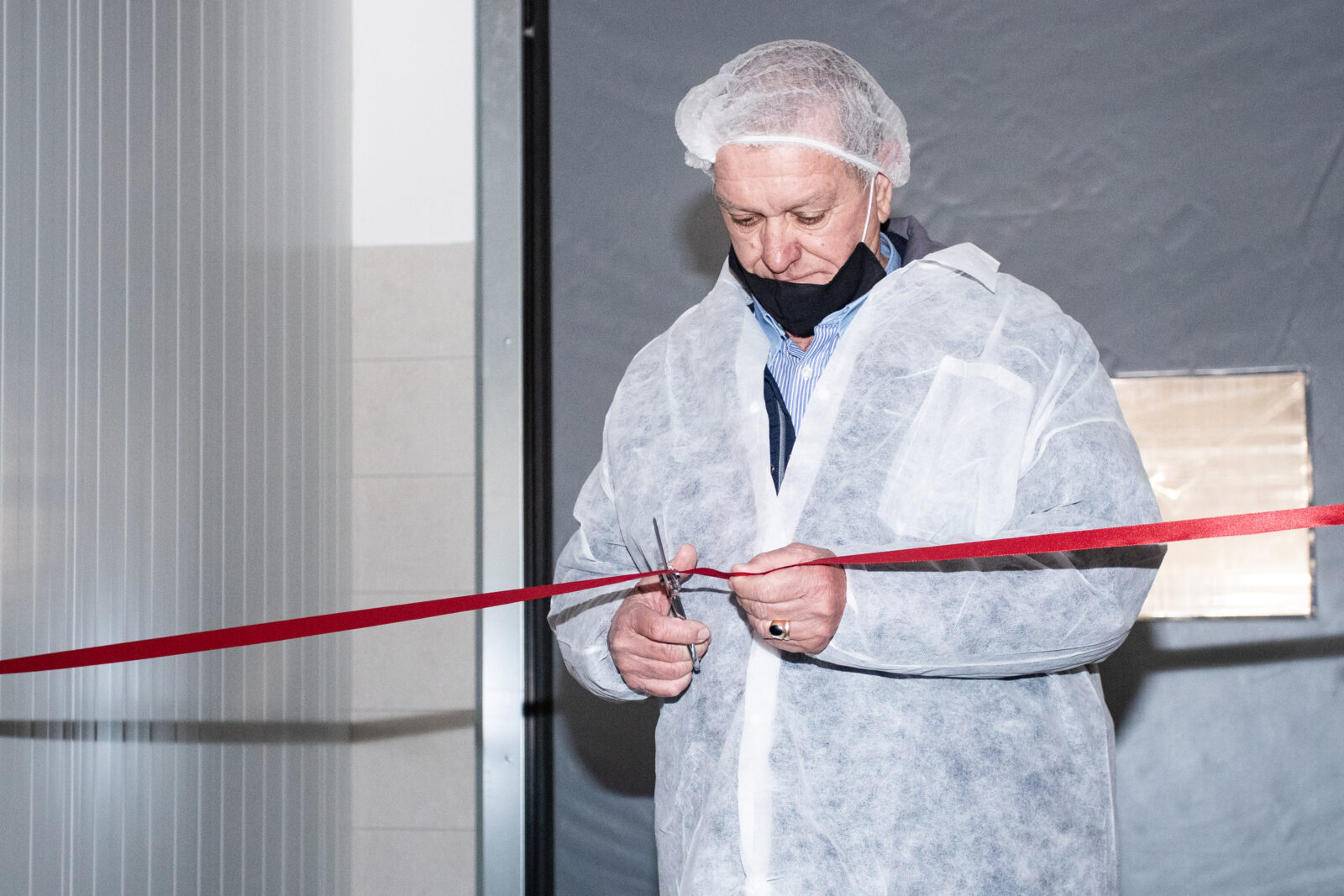 Drago Kanazir, rezanje vrpce