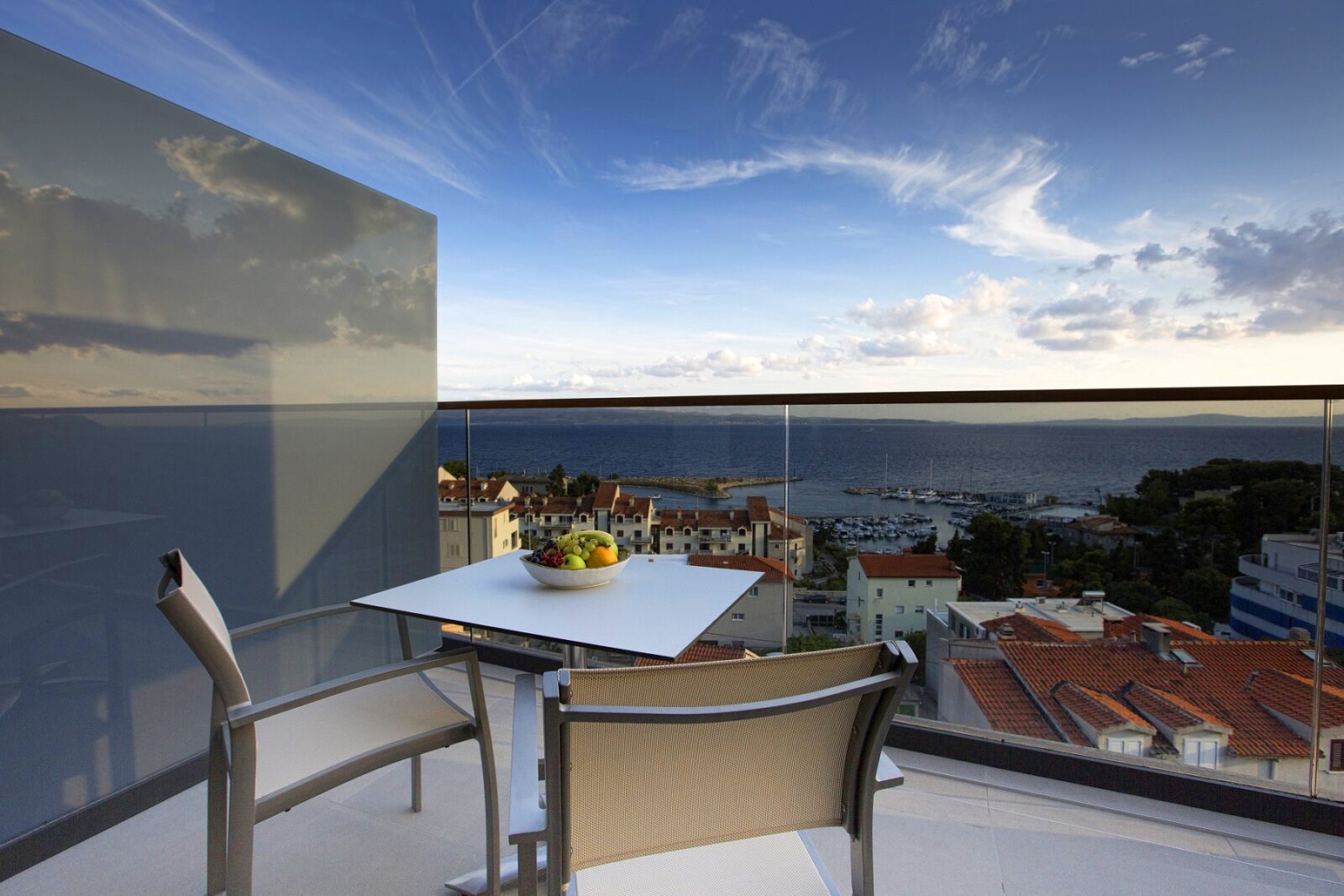 Marvie Hotel & Health_split_hotel_suite_jacuzzi_sea_view