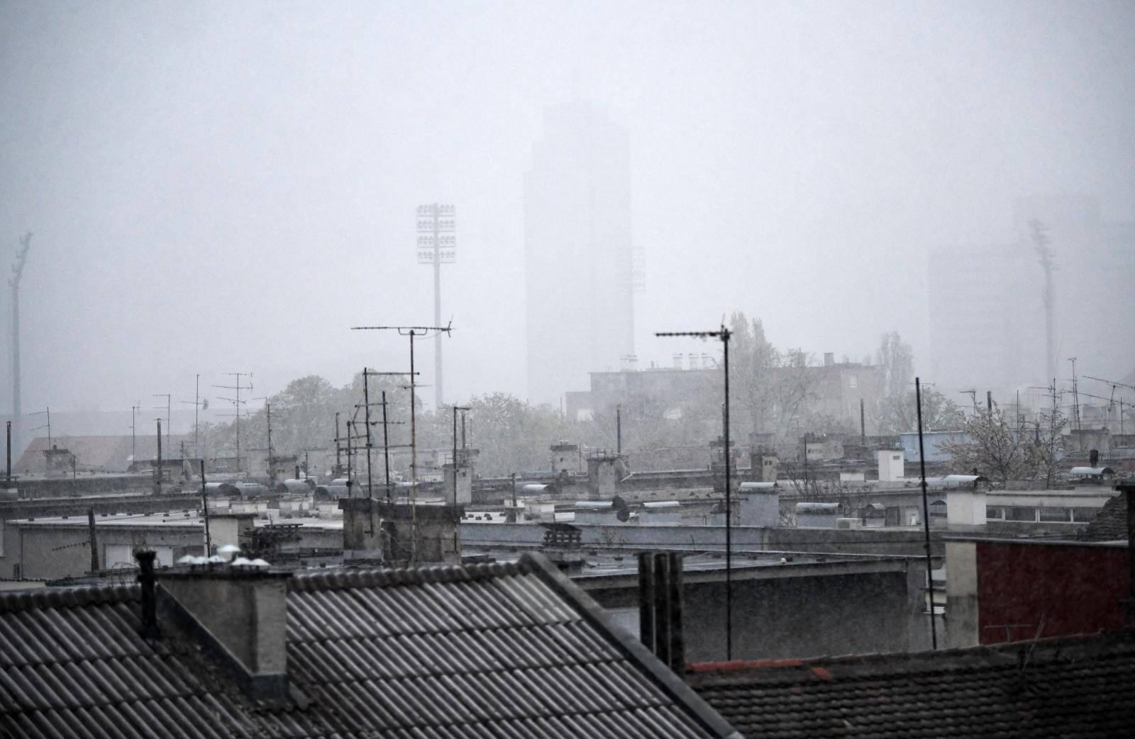 Zagreb se probudio pod snježnim pokrivačem