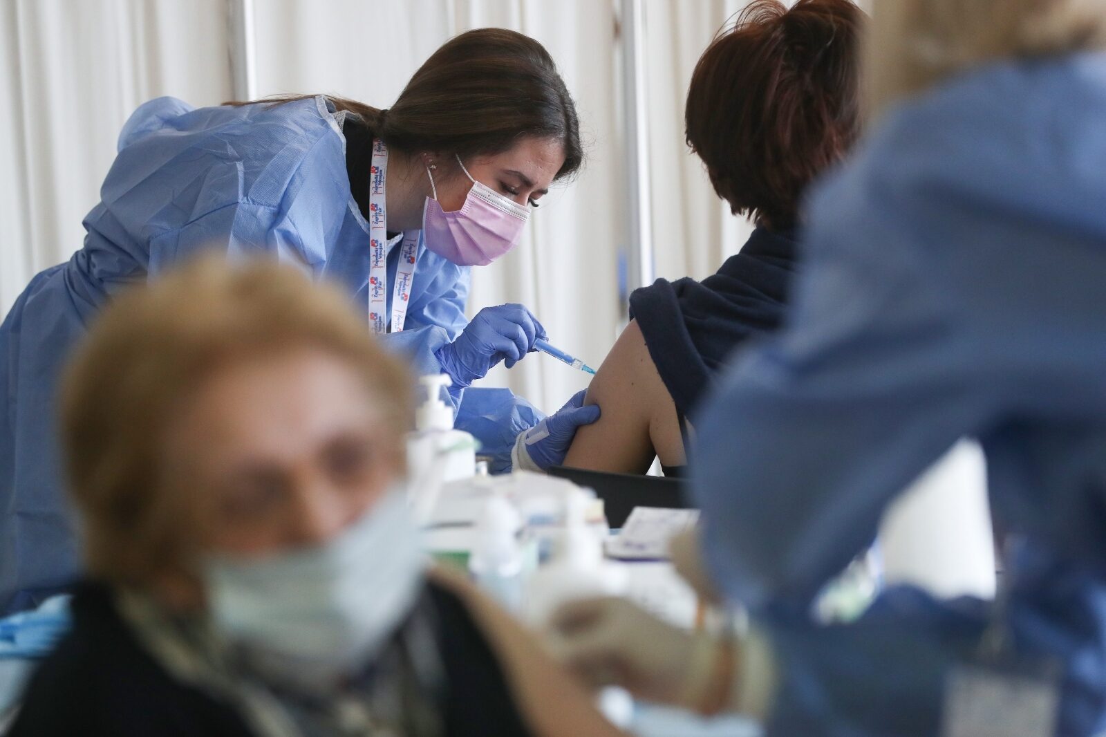 Na Zagrebačkom velesajmu počelo masovno cijepljenje građana protiv covida-19