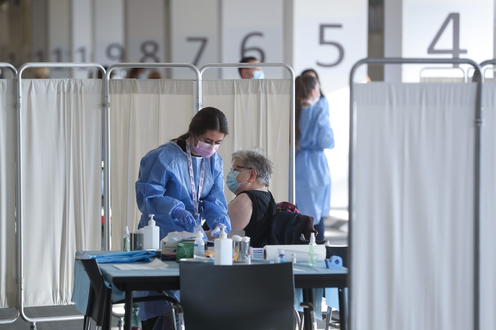 Na Zagrebačkom velesajmu počelo masovno cijepljenje građana protiv covida-19