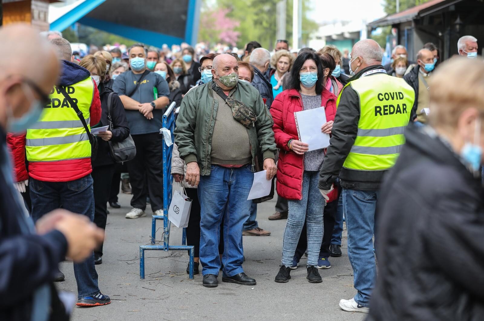 Velike gužve za cijepljenje protiv covida-19 na Zagrebačkom velesajmu