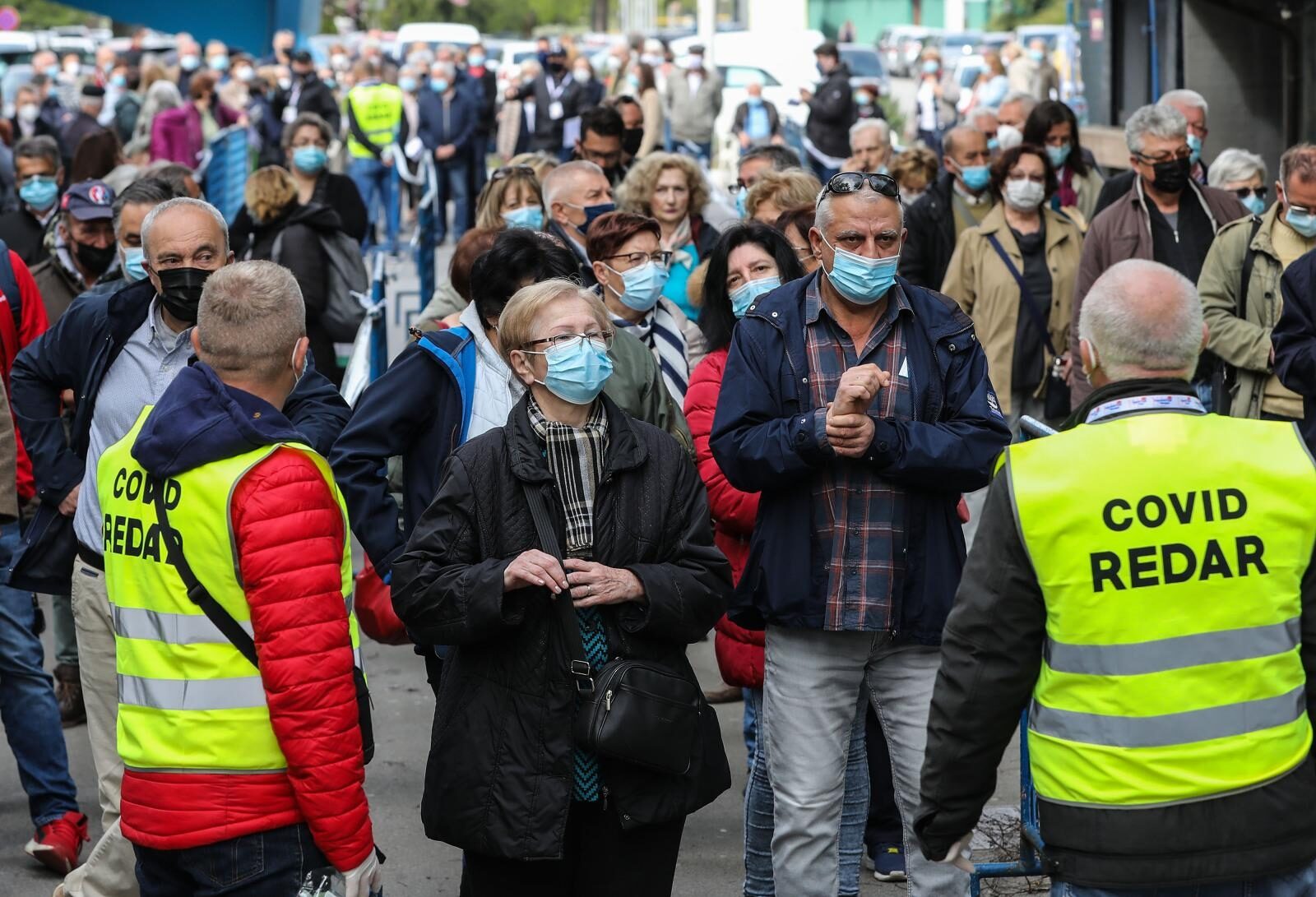 Velike gužve za cijepljenje protiv covida-19 na Zagrebačkom velesajmu