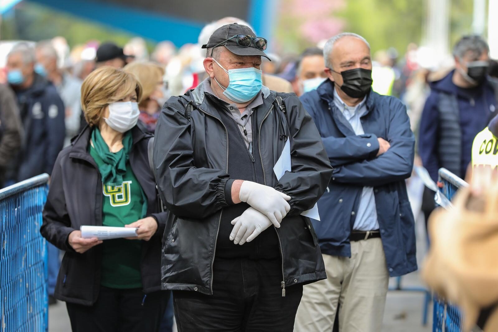 Velike gužve za cijepljenje protiv covida-19 na Zagrebačkom velesajmu