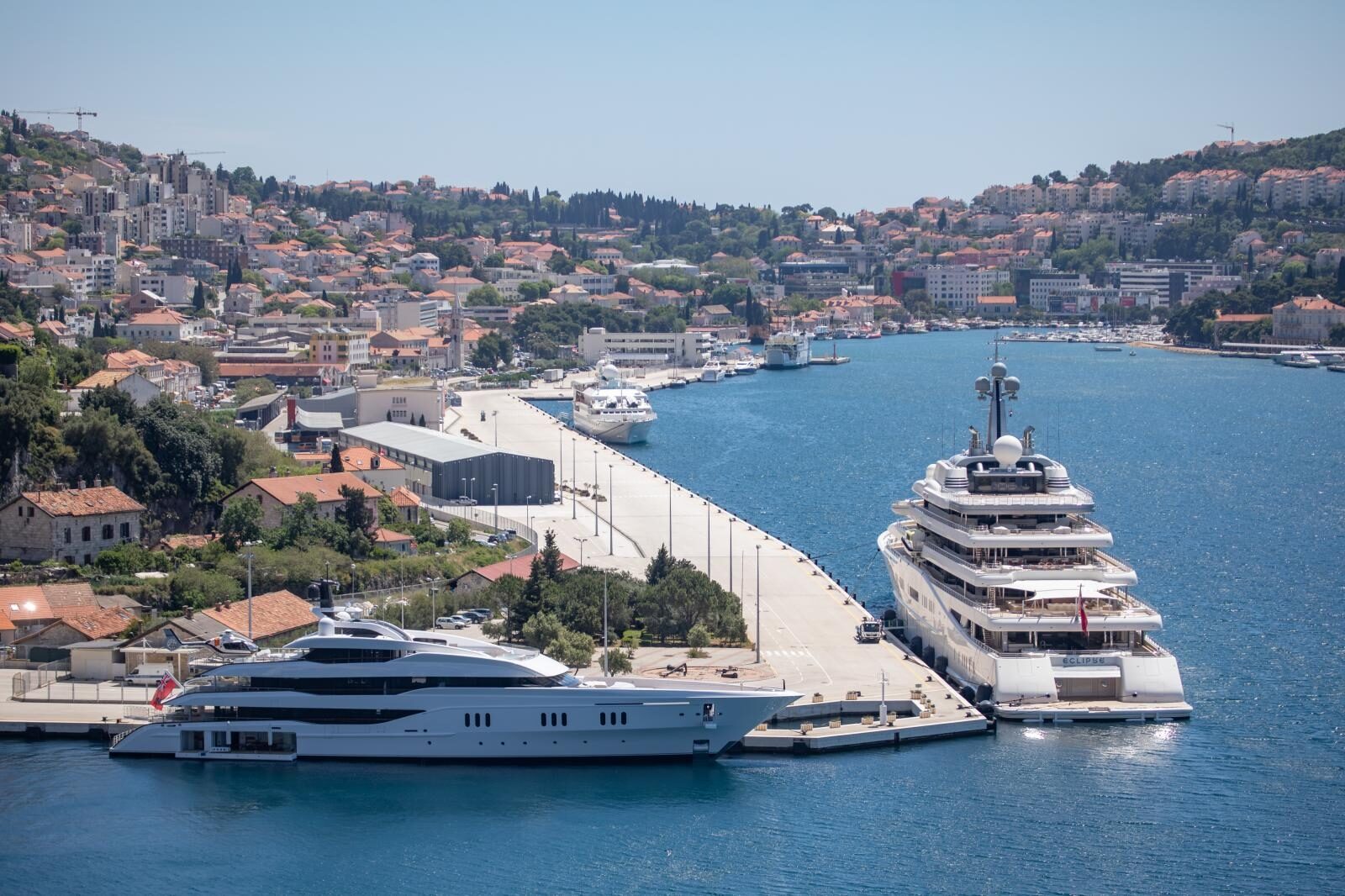 Luksuzne jahte u vlasništvu   Larryja van Tuylija i Romana Abramoviča stigle u Dubrovnik