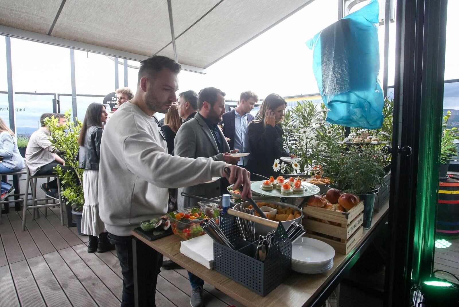 Zagreb: U restoranu Rooftop Lateral održana probna večera bez epidemioloških mjera