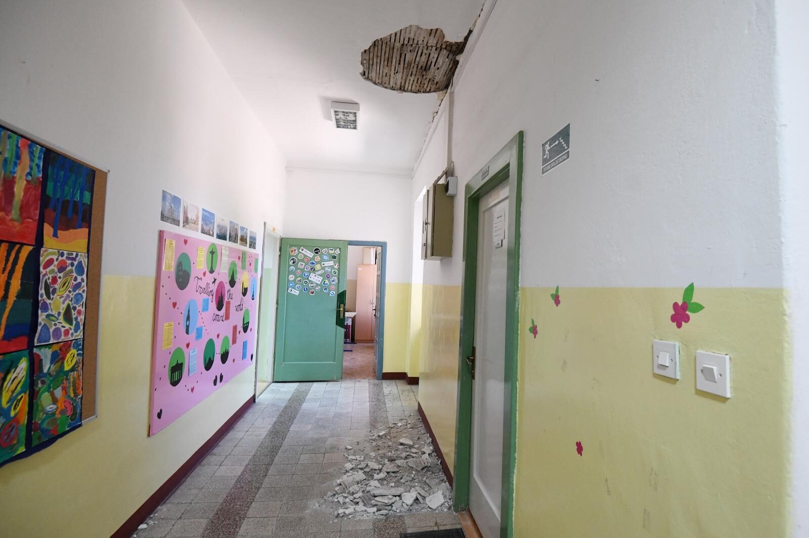 Nakon potresa urušen dio stropa u školi u Vrpolju
