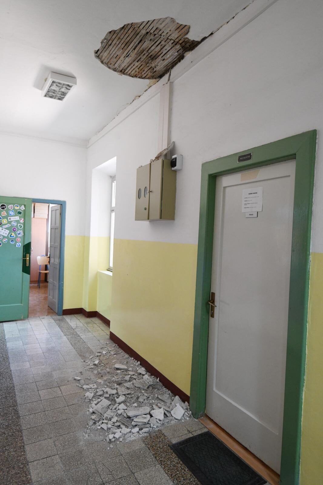 Nakon potresa urušen dio stropa u školi u Vrpolju