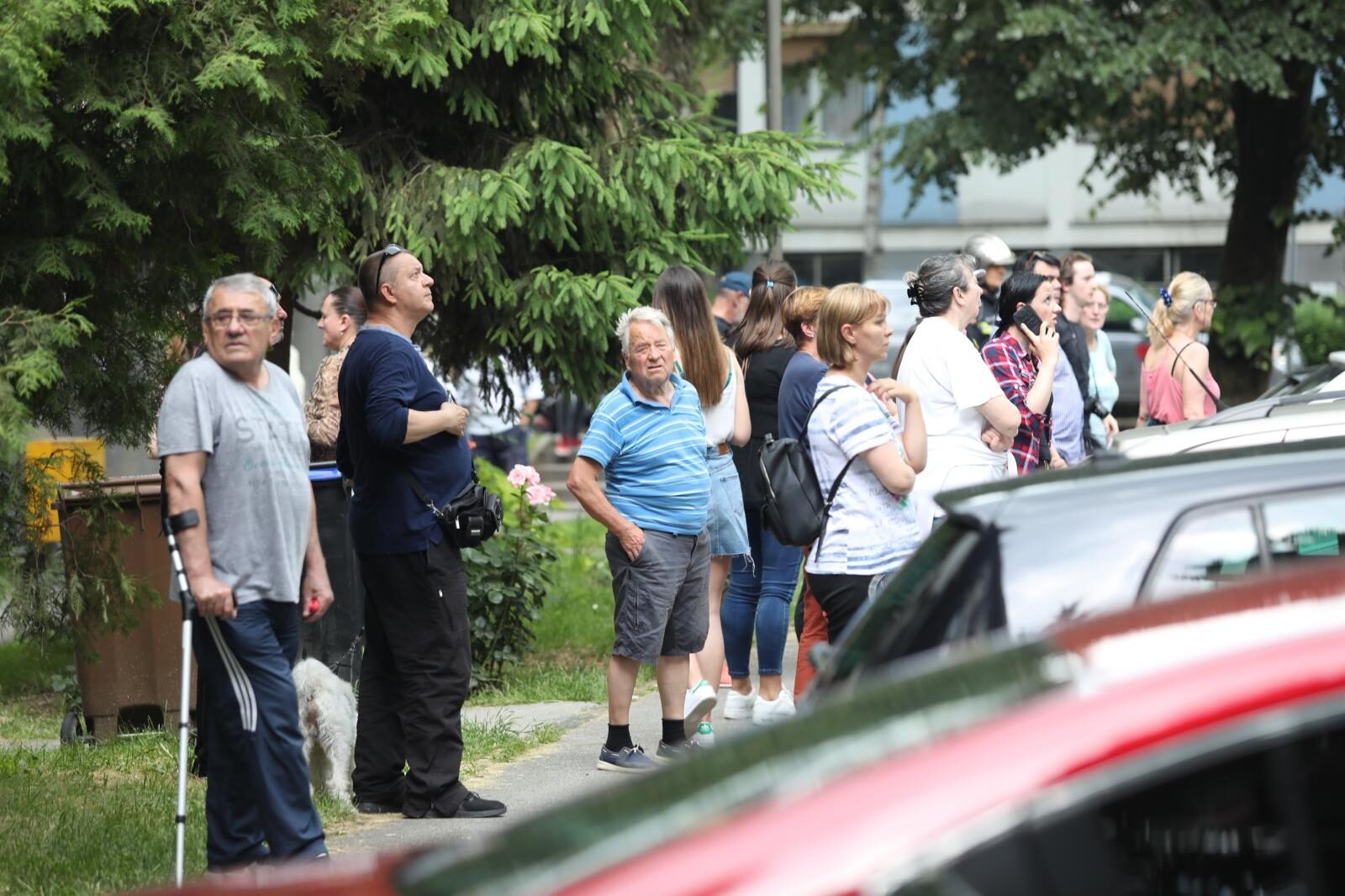 Zagreb: Veliki požar u zgradi u naselju Trnsko, stanari se evakuiraju