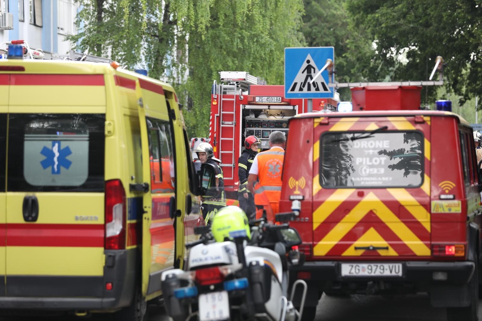 Zagreb: Veliki požar u zgradi u naselju Trnsko, stanari se evakuiraju
