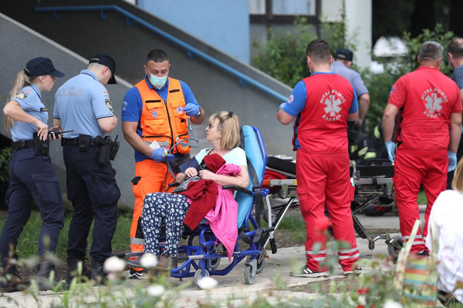 Zagreb: Veliki požar u zgradi u naselju Trnsko, stanari se evakuiraju