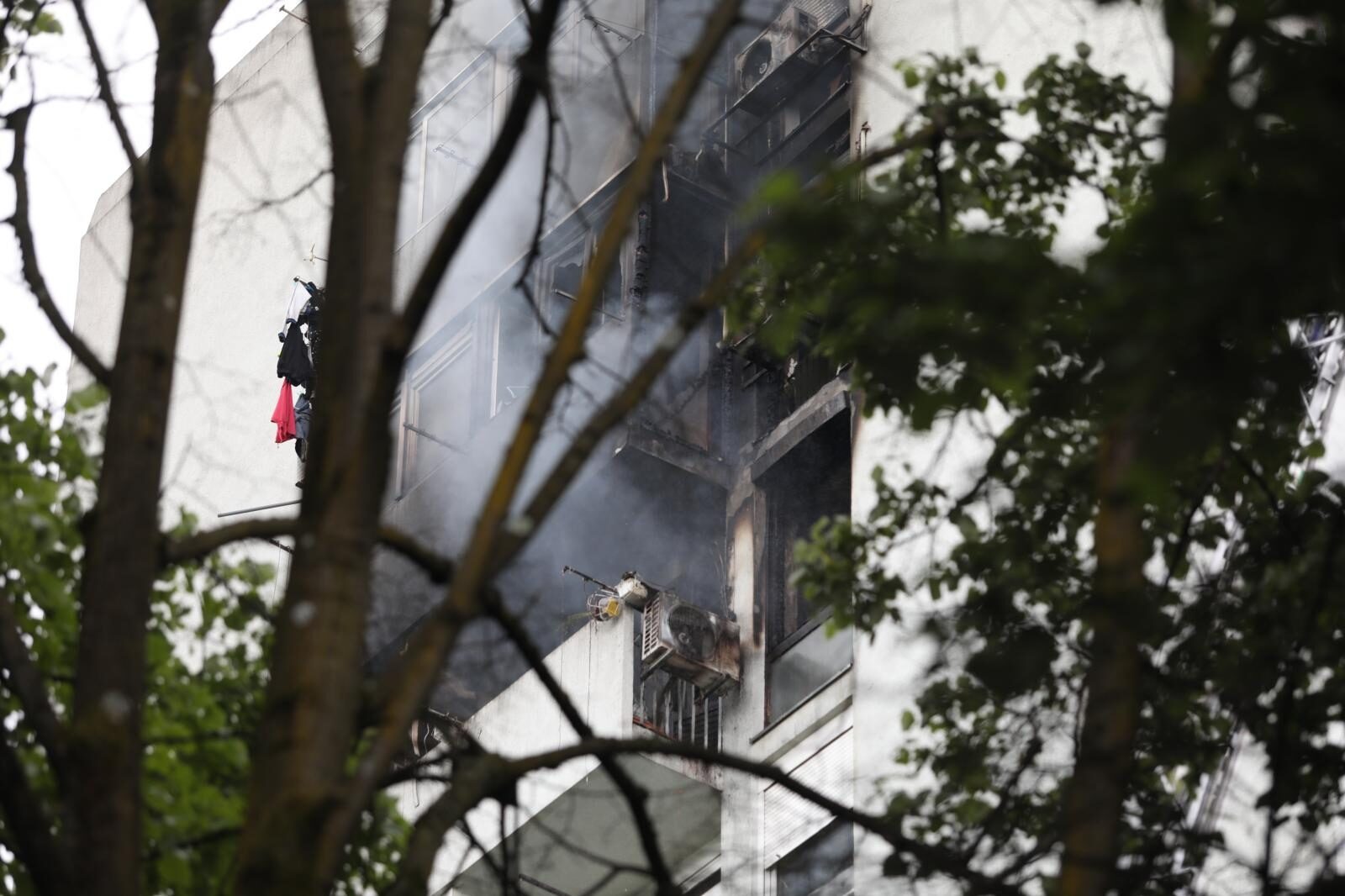 Zagreb: Veliki požar u zgradi u naselju Trnsko, stanari se evakuiraju