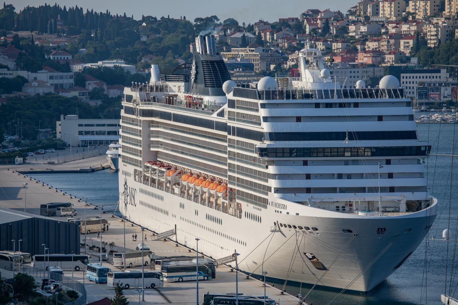 Dubrovnik: Prvi ovogodišnji kruzer uplovio u gradsku luku