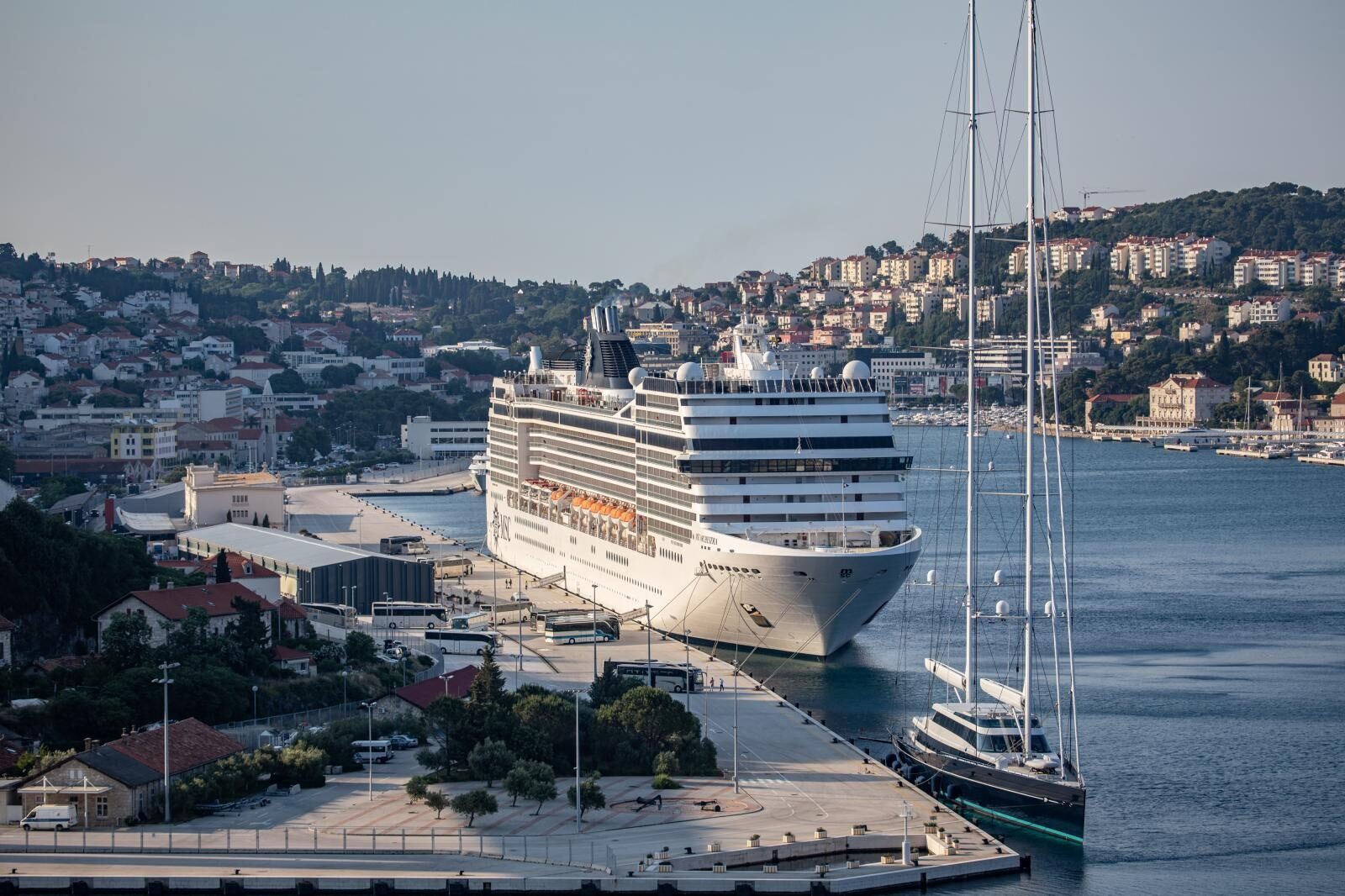 Dubrovnik: Prvi ovogodišnji kruzer uplovio u gradsku luku