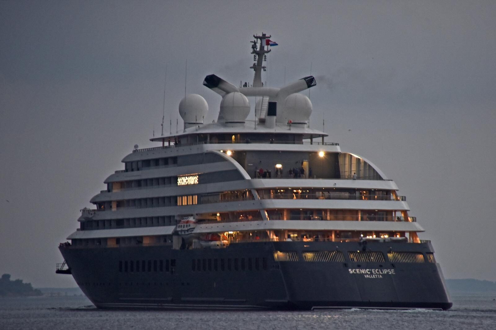 Luksuzni polarni kruzer Scenic Eclipse napustio posrnulo brodogradilište u Puli